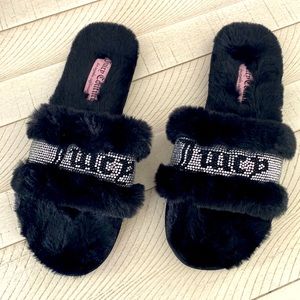 Black Juicy Couture fluffy slides in a woman’s size 9